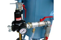 6.2. Druckregler am Sandstral-Druckstrahlgerät S 120 angekoppelt 6.2. Druckregler am Sandstral-Druckstrahlgerät S 120 angekoppelt