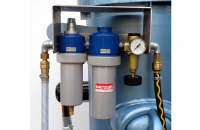 6.6. Atemluftaufbereitung PA3TM, zweistufige Spezialfiltereinheit mit Polyglas Fein- und Koaleszenz-Filtereinheit, Polycarb Aktivkohle-Absorberelement, mit Schutzdach V2A am S 50 montiert 6.6. Atemluftaufbereitung PA3TM, zweistufige Spezialfiltereinheit mit Polyglas Fein- und Koaleszenz-Filtereinheit, Polycarb Aktivkohle-Absorberelement, mit Schutzdach V2A am S 50 montiert