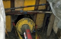 2.2.3. TERRA-Hammer TR 360 rammt 800 mm Stahlrohr, 33 m lang unter 4 Bahngeleise und Bahnsteig   2.2.3. TERRA-Hammer TR 360 rammt 800 mm Stahlrohr, 33 m lang unter 4 Bahngeleise und Bahnsteig