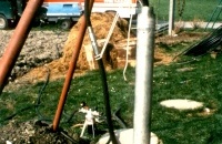 2.2.3. TERRA-Hammer TU 135 beim Brunnenschlagen mit TERRA-Reguliereinheit mit Dreifuß