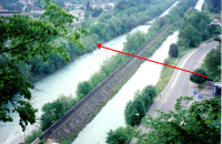 2.2.3. TERRA-Hammer TR 540 rammt 1.000 mm, 95 m lang unter Strasse, Kanal und Fluss - mit Pfeil