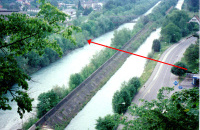 2.2.3. TERRA-Hammer TR 540 rammt 1.000 mm, 95 m lang unter Strasse, Kanal und Fluss - mit Pfeil 2.2.3. TERRA-Hammer TR 540 rammt 1.000 mm, 95 m lang unter Strasse, Kanal und Fluss - mit Pfeil