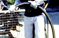 6.6. Sandstrahler mit 5510 SO Sandstrahl-Helm mit Sandstrahl-Overall sowie Sandstrahl-Schutzhandschuhe 6.6. Sandstrahler mit 5510 SO Sandstrahl-Helm mit Sandstrahl-Overall sowie Sandstrahl-Schutzhandschuhe